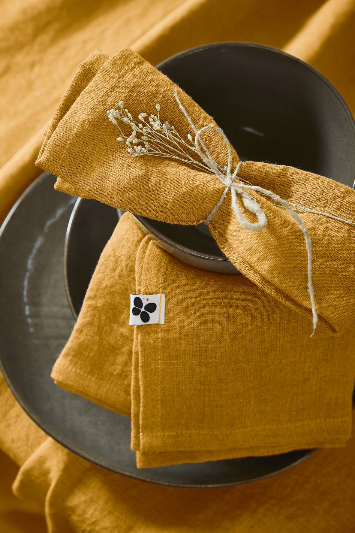 3 NAPKINS 40 x 40 cm SOLINE Honey: 160 gr/m² / OEKO TEX - BSCI - TRAITEMENT DES EAUX USÉES / 100% Lin