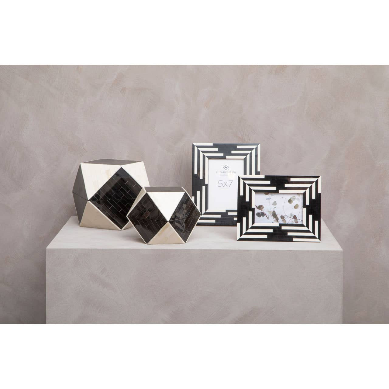 Black & White Stripe Photo Frame 4 x 6