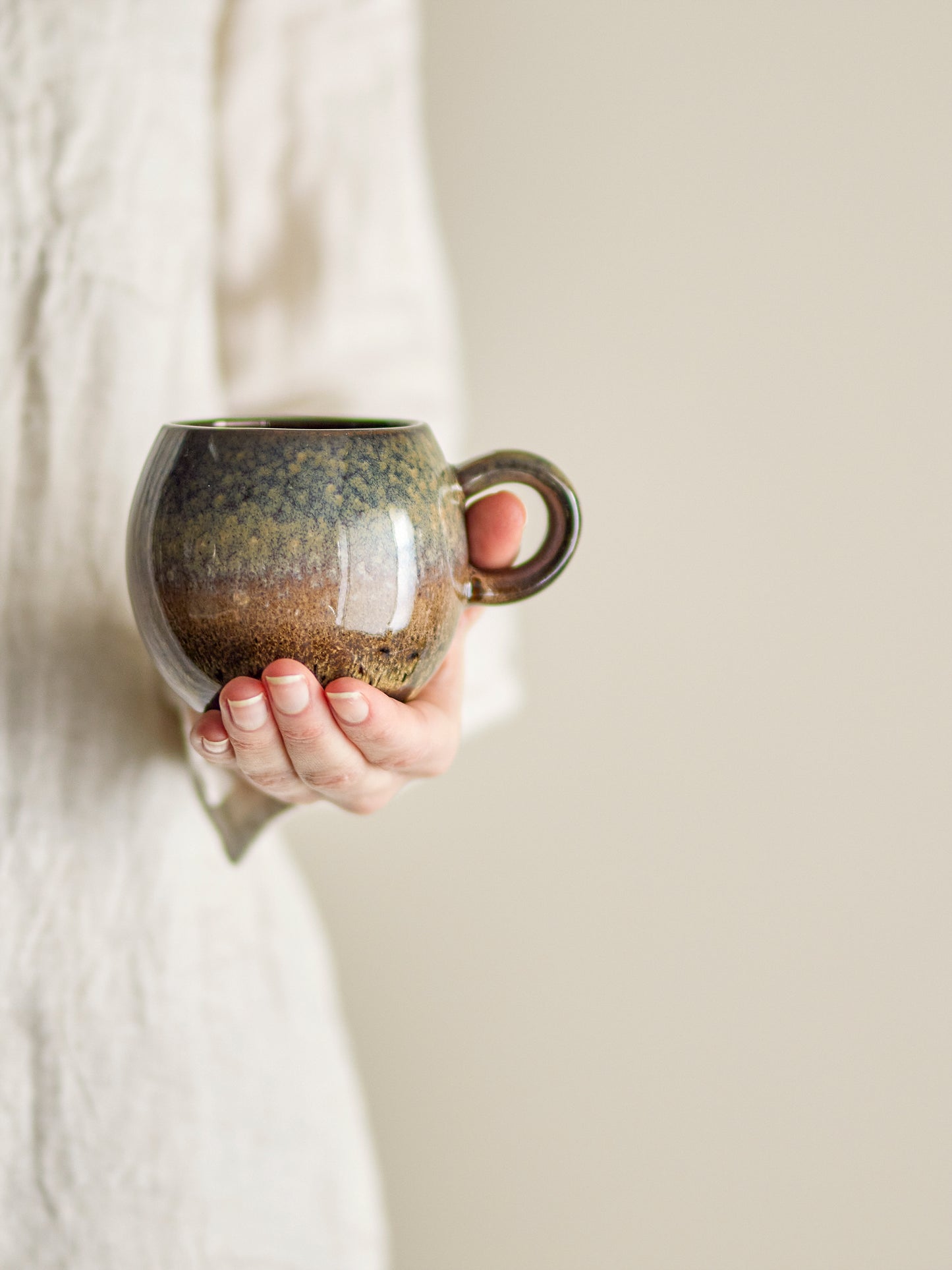 Paula: cappuccino Mug (Glossy Brown)