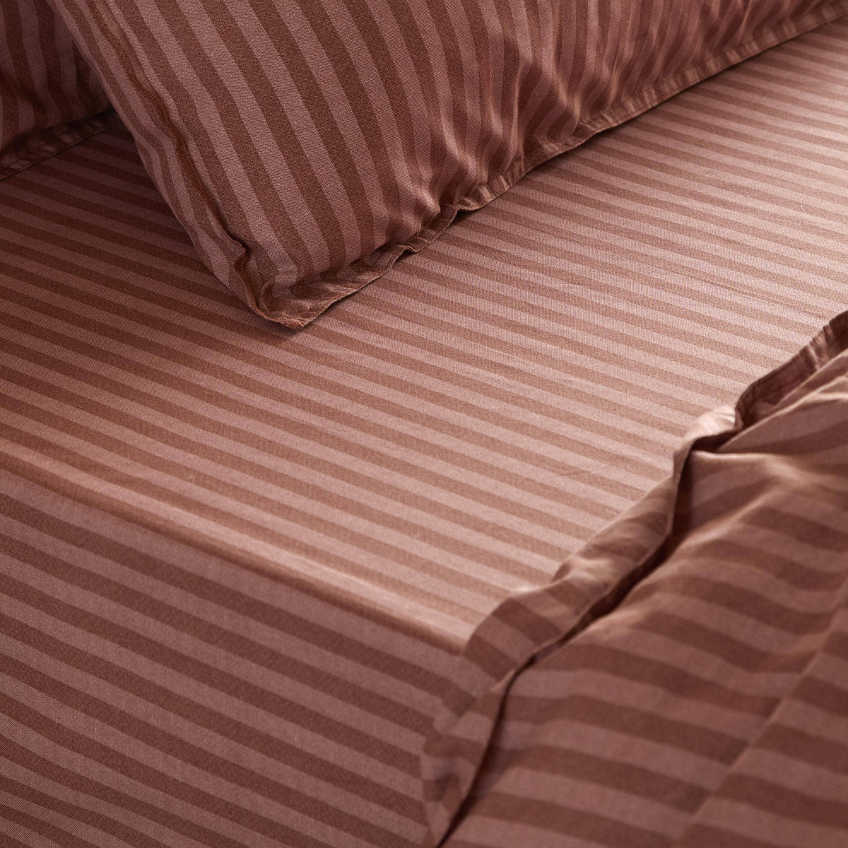 Marlow Stripe Cotton Fitted Bed Sheet Chocolate/Rosewood: Chocolate/Rosewood / King