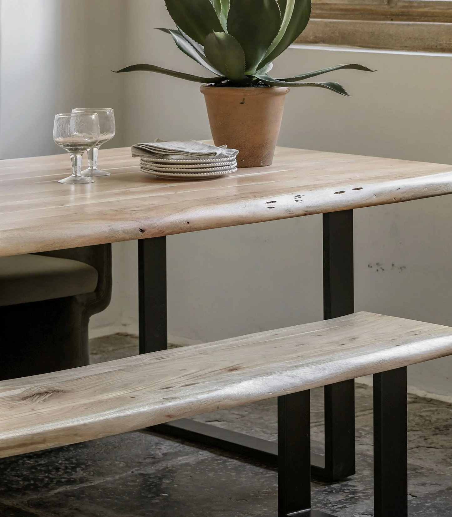 Chisbury Dining Bench (Acacia)